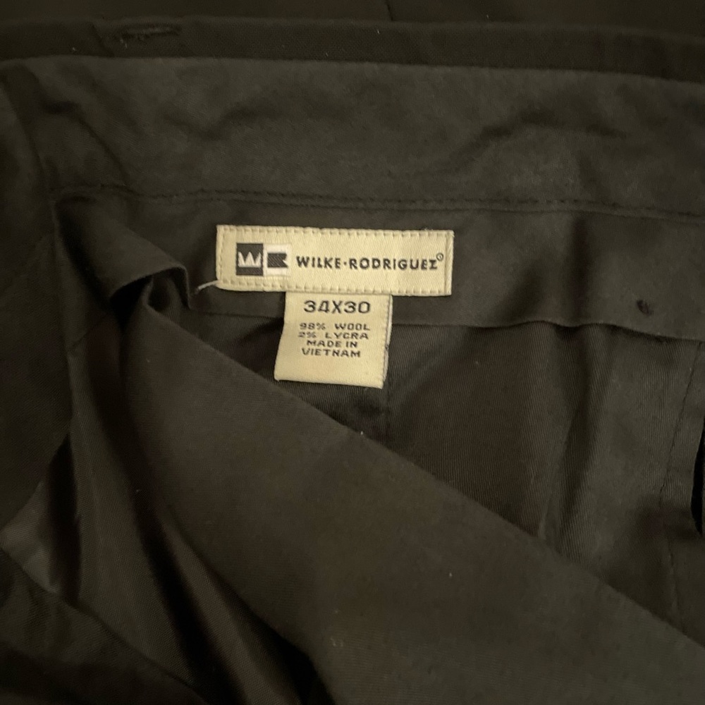 3 Button suit! - Picture 5 of 5